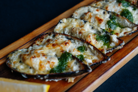 Мидии, запеченные под сыром