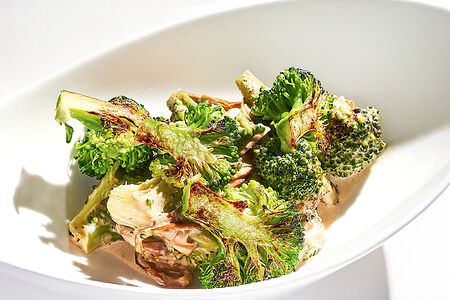 Брокколи с грибами в устричном соусе