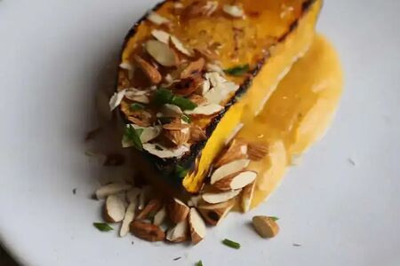 Печенная тыква с миндалем