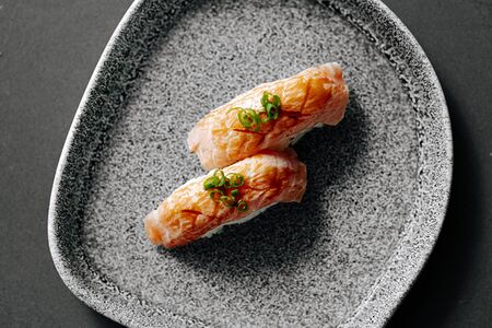 Суши Лосось обожженный