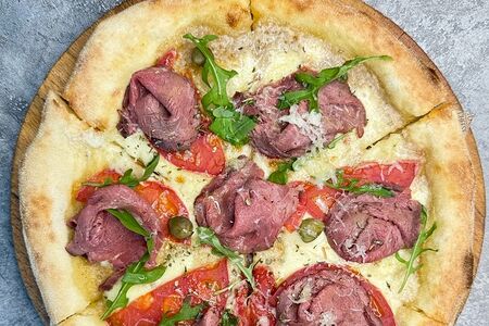 Пицца с ростбифом и соусом Цезарь