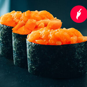 Гункан с лососем (3 шт.)