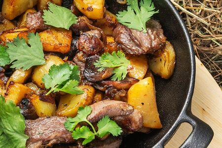 Картофель, жаренный с грибами