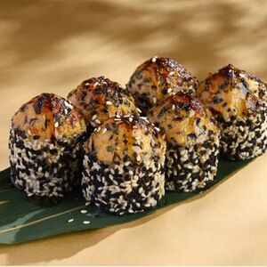 Запеченный ролл с грибами и курицей