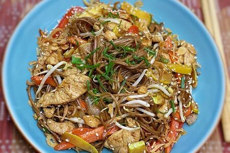 Лапша с говядиной соба