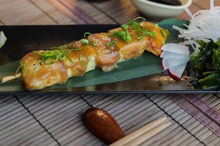 Хотатэ кусияки с тофу и соусом из саке