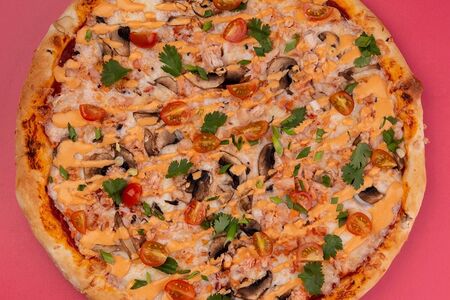 Мини-пицца Том ям с курицей