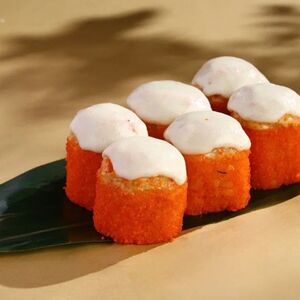 Запеченный ролл со снежным крабом под сырной шапкой