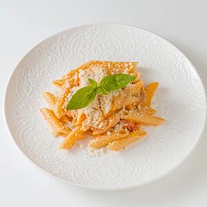 Пенне с красной рыбой