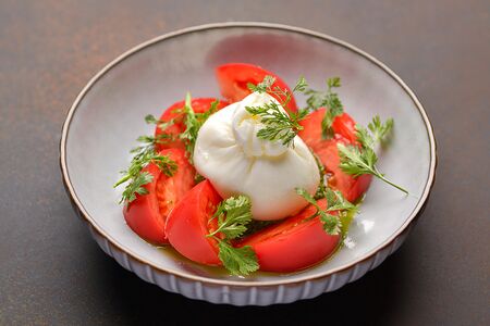 Буррата с бакинскими томатами 