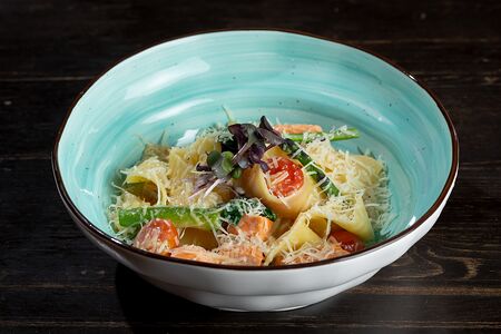 Паппарделле с лососем