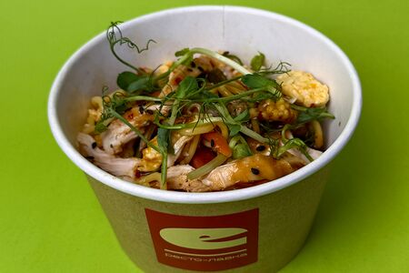 Лапша с курицей в сладко-остром соусе Чили