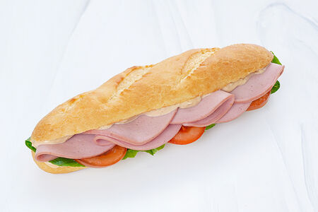 Багет с вареной колбасой