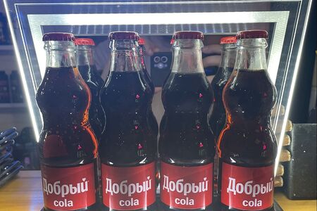 Добрый Кола в стекле