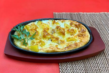 Треска с картофелем, сыром и яйцом