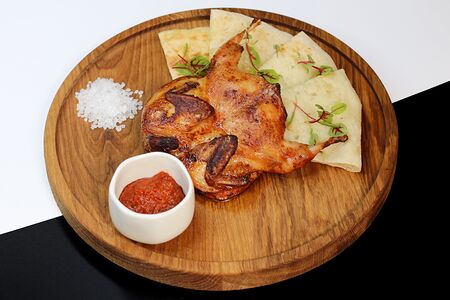 Перепелка на гриле с аджикой