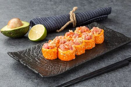 Ролл Калифорния севиче с тунцом