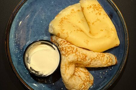 Блинчики со сметаной