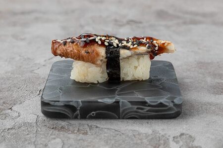 Угорь нигири