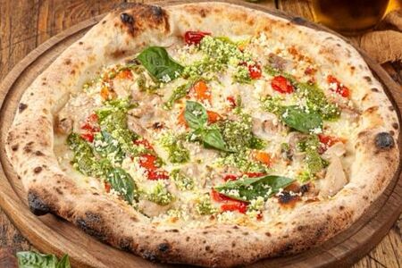 Пицца с курицей и печеным перцем