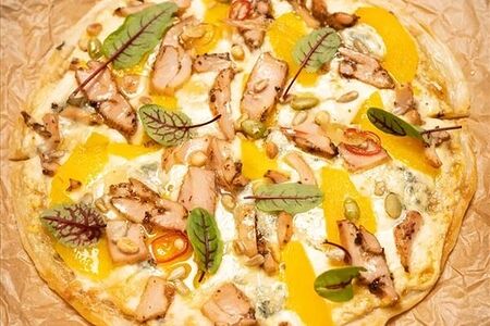 Роти с филе бедра, грушей и горгонзолой