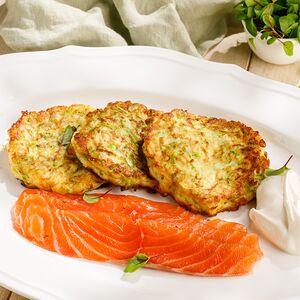 Оладьи из кабачков с лососем