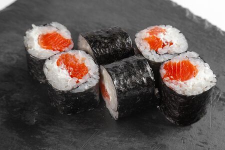 Маки с лососем