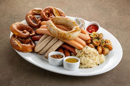 Большое колбасное ассорти