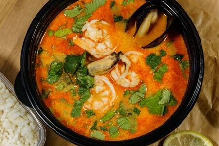 Том ям с морепродуктами 