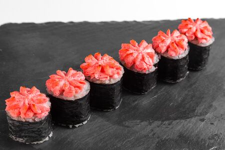 Ролл запеченный с лососем