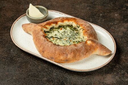 Хачапури по-аджарски со шпинатом и мятой