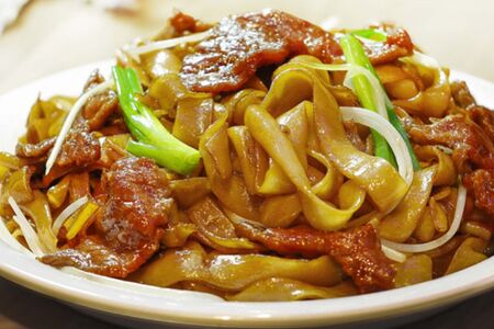 A4 Жареная рисовая лапша с говядиной