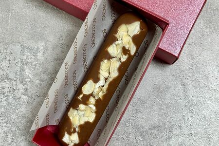 Молочный шоколад с вишней и ликёром Амаретто