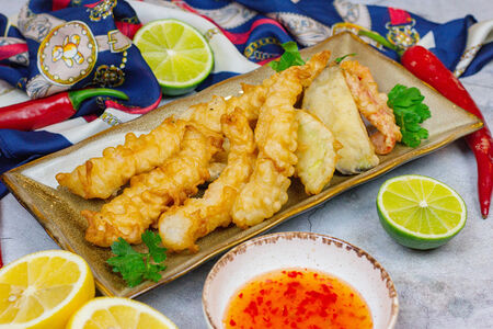 Темпура из креветок и овощей