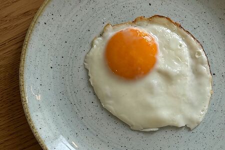 Яйцо жареное