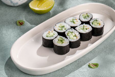 Ролл с огурцом