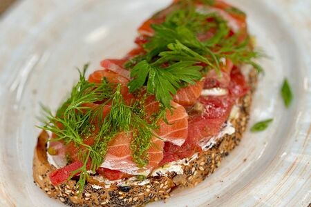 Брускетта с мягким сыром, бакинскими помидорами и лососем