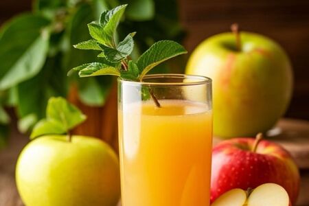 Яблочный свежевыжатый сок