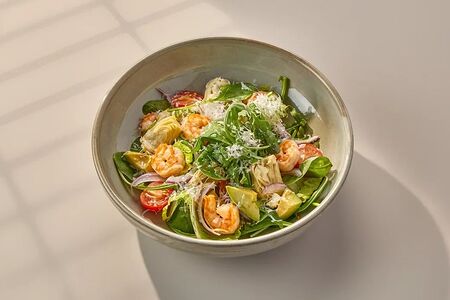 Салат с креветками и артишоками