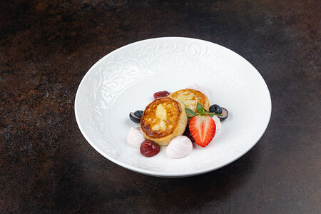 Сырники с творожно-сметанным соусом