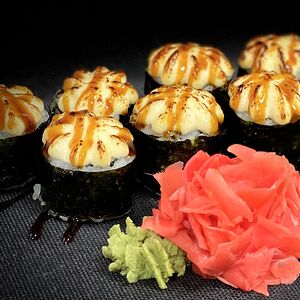 Запечённый мини-ролл с угрем