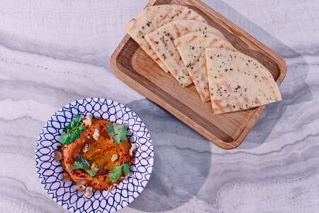 Мухаммара из печёных перцев с лепёшкой