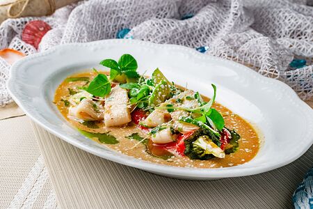 Командорский кальмар с перцем Рамиро и соусом Кокосовый Унаги