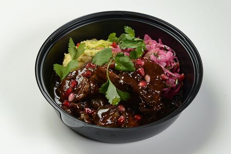 Говяжье ребро в гранатовым соусом с картофельным пюре