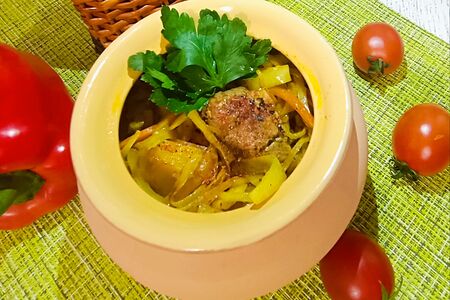 Селянка с капустой, картофелем и свининой