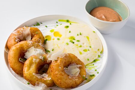 Картофельные пончики с соусом кимчхи айоли