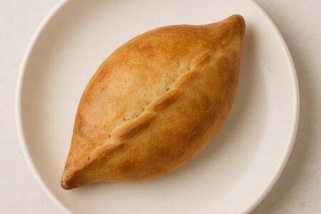 Пирожок с грибами и курой