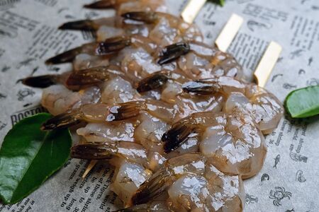 Креветки на шпажках