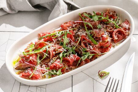 Карпаччо из говядины с сыром пармезан