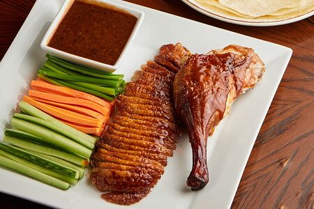 Утка по-пекински с овощами (половина) 